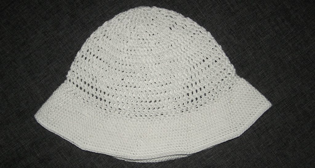 duży biały kapelusz